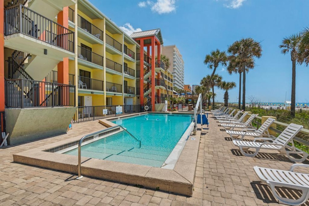 Ramada by Wyndham Panama City Beach / Beachfront